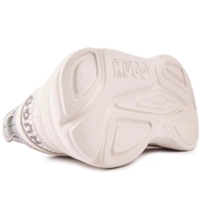 Estas zapatillas Leon Runn en color blanco roto son unas zapatillas HUGO con cordones y estilo atlético con una parte superior mixta de primera calidad. con superposiciones llamativas. Costuras decorativas y detalles de ribetes reflectantes y marcas famosas. La zapatilla de estilo running contemporáneo tiene un grosor. suela elegante. una plantilla acolchada y un cuello acolchado para mayor comodidad. No importa si quieres hacer una declaración de moda de diseñador o hacer ejercicio en el gimnasio con estilo. Estos son tus corredores preferidos.
