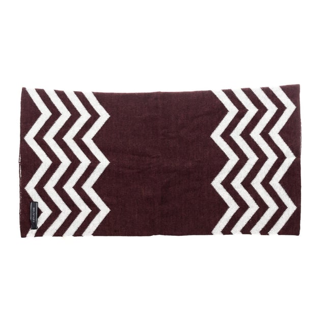 Neckwarmer collar.
 Essential modern accessory.
 As a contemporary and functional alternative to a scarf, or as a neck warmer on cold days.
 Tubular pull-on design.
 Embroidered logo.
 Measures: 45x23cm
 Composition: 50% Wool, 50% Acrylic
 Care:
Handwash.