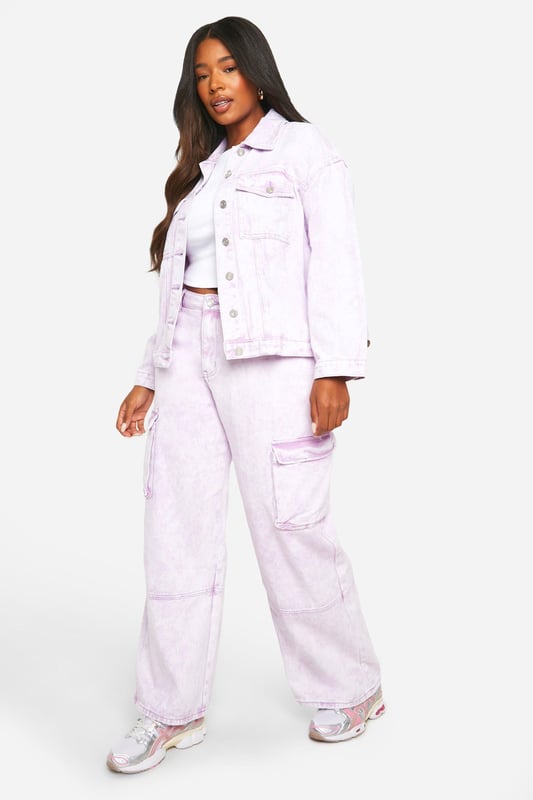 Wide-leg silhouette for a relaxed, on-trend look
        Multiple cargo pockets for added functionality
        High-waisted design to flatter your curves
        Soft denim fabric with stretch for comfort
        Versatile style suitable for various casual occasions
    
    Make a statement with these eye-catching cargo jeans that blend comfort and style effortlessly. The wide-leg cut offers a fashionable silhouette whilst the high-waisted design accentuates your curves beautifully. Perfect for those who love to stay ahead of the trends, these jeans can be styled for a multitude of casual events. Pair them with a cropped top and trainers for a laid-back day out, or dress them up with a fitted bodysuit and heels for a night with friends. The multiple cargo pockets add a practical touch, ideal for keeping your essentials close at hand during family gatherings or weekend adventures. Crafted from a soft denim fabric with a hint of stretch, these jeans ensure all-day comfort without compromising on style. Embrace the utility-inspired trend and make these cargo jeans your go-to choice for effortless, fashion-forward looks.