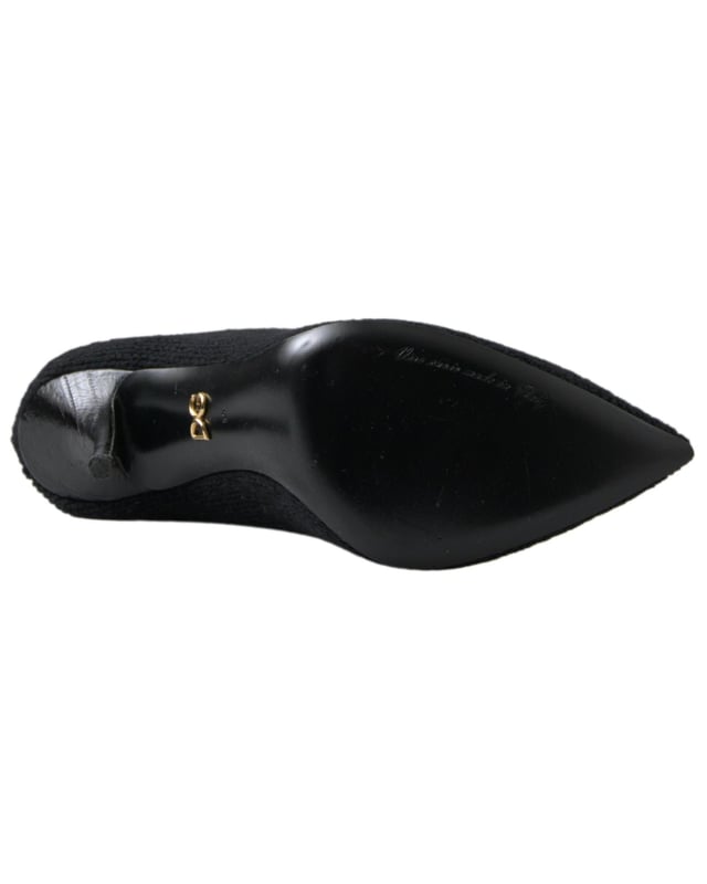 <ul>
  <li>Botas de media cana 100% autenticas de Dolce & Gabbana</li>
  <li>Diseno de tacon de aguja negro</li>
  <li>Hecho de material de viscosa de alta calidad</li>
  <li>Suela de cuero</li>
  <li>Detalles del logotipo</li>
  <li>Fabricado en Italia</li>
  <li>Elegante y comodo</li>
</ul>