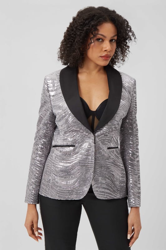 The Swayze skinny fit women's sequin jacket is a twisted take on the classic tuxedo so it's the perfect option if you're ready to party. Featuring contrasting shawl lapels, all over sequins and cut to our signature skinny fit; this women's silver tuxedo jacket is the perfect addition to your partywear rotation.