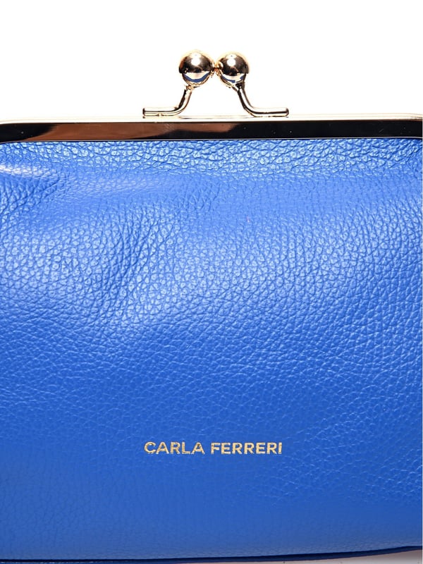 Clutch Bag
100% cow leather
Top clasp closure
16.5x21x4.5 cm 
Metal shoulderstrap 120cm