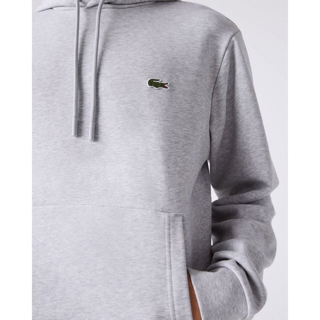 No need to compromise between style, comfort and durability. Trendy, warm, light: an essential for your crocodile wardrobe.
Classic fitJersey lined hoodKangaroo pocketEmbroidered crocodile sewn onto chestBrushed organic cotton fleeceMain fabric: Cotton (84%), Polyester (16%) / Hood lining: Cotton (100%) / Rib edge: Cotton (98%), Elastane (2%)
SH9623
