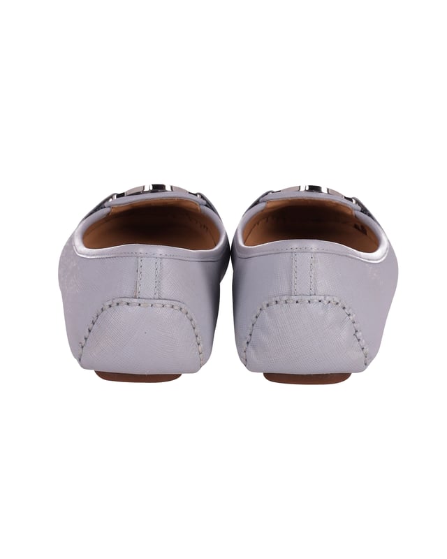 VINTAGE, RRP AS NEW
Michael Kors is known for footwear that can enhance your professional look. This pair of glamorous shoes by them has a pastel blue leather exterior. These flats have a closed toe style with a slip on finish. Wear them with a formal blouse and skirt combination.

Michael Kors Fulton Moccasin Flats in Pastel Blue Leather
Material: Leather
Color: Pastel Blue
Size: EU40.5/US10.5/UK7.5
Condition: excellent
Sign of wear: Minimal signs of wear on soles and exterior leather; Comes with box
SKU: 167653