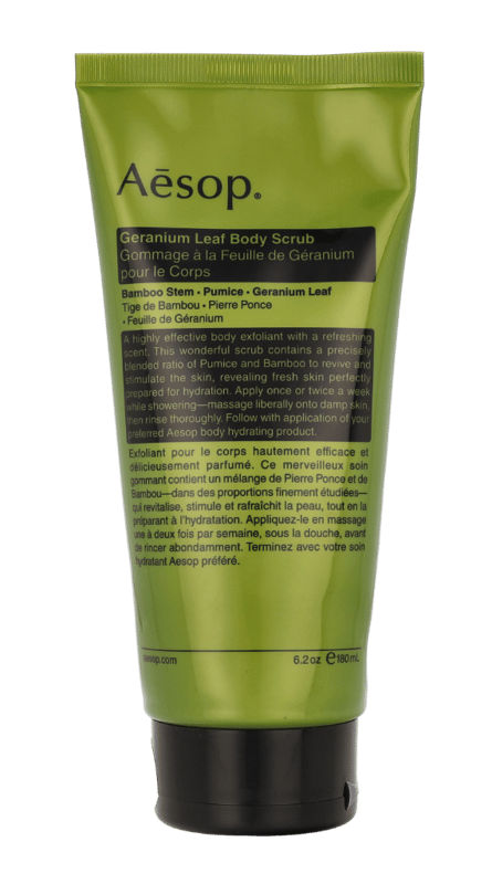 Un exfoliante corporal vigorizante que deja la piel completamente limpia e inmaculadamente suave, perfectamente preparada para la hidratación.Después de usar Geranium Leaf, tu piel quedará:Fresca: Gracias a los extractos botánicos refrescantes.Suave: Debido a la acción exfoliante que elimina las impurezas y suaviza la textura.Lisa: Con una sensación renovada y lista para absorber los beneficios de la hidratación.