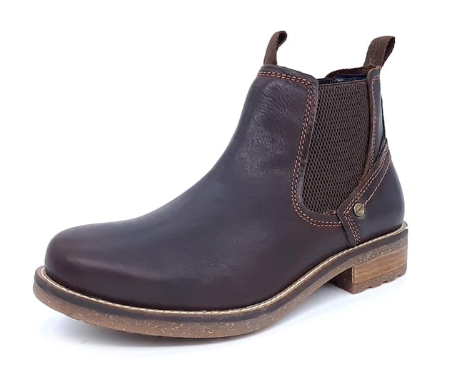 From Wrangler, these Hill mens brown leather Chelsea boots are perfect for rocking both casual and the smart looks. This season, why not update your wardrobe with this staple style which showcases a round toe, twin elastic inserts for easy fitting, two boots straps for easy foot entry and a low heel. These boots are crafted from leather upper which offers durability and style.