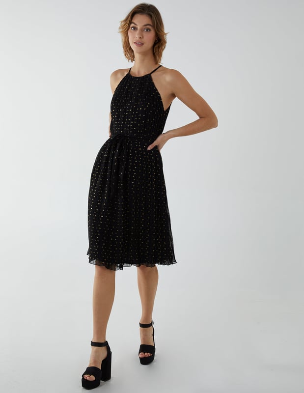 A pretty print pleated dress for you to wear on special occasions. This dress has a mesh top layer, a waist belt to accentuate your figure, and a halter neckline that will make you look even more elegant.