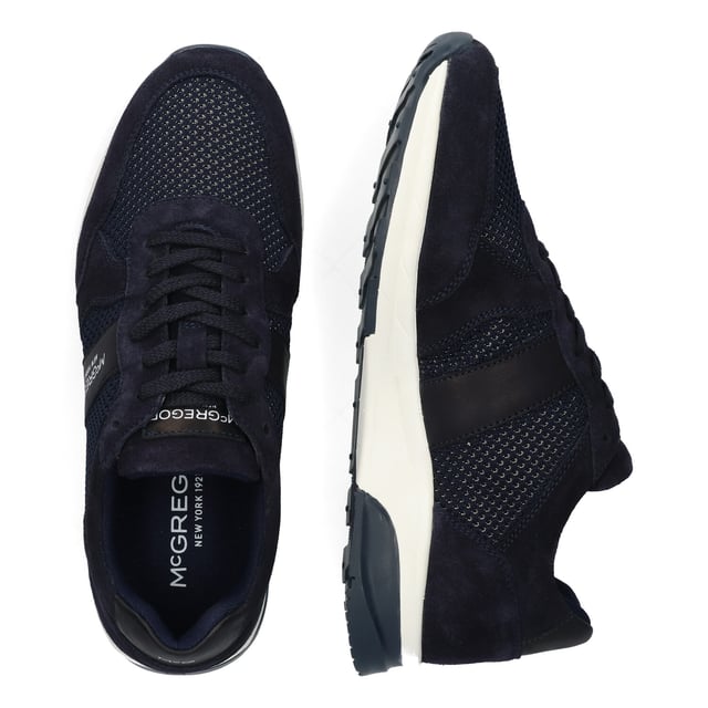 Zapatillas McGregor para hombre. Están fabricadas en piel y tejido de alta calidad. La zapatilla tiene una plantilla extraíble de EVA, que proporciona una buena amortiguación.  Marca: McGregorNombre del modelo: RichmondCategoría: zapatos de hombreMateriales: cuero y textilColor: azul marino