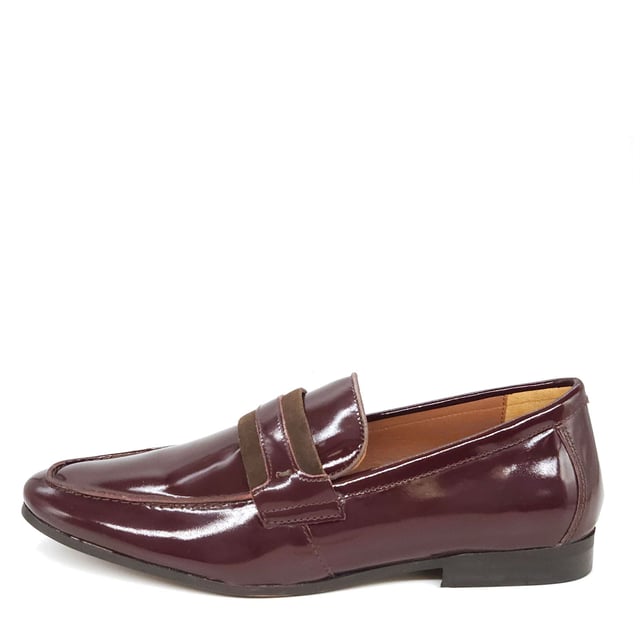 Perfect for pairing with your favourite tailoring, the Croydon Loafers are a formal slip on shoe in a statement patent leather, designed to add sophistication to every event.
