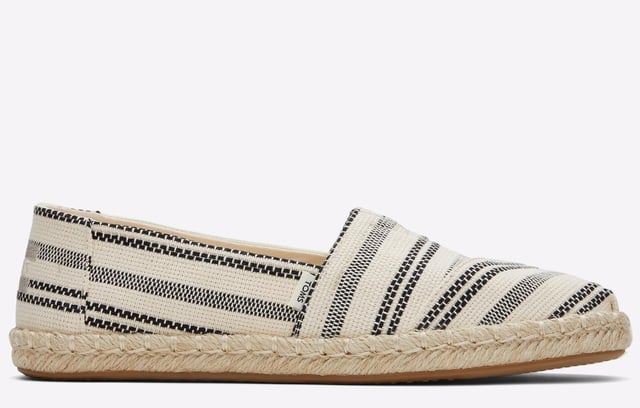 Laidback, planet-forward. Our Alpargata Rope brings carefree style and an earth-friendly update to our best-selling slip-on. It's designed with organic cotton, a natural jute-wrapped midsole and an OrthoLite comfort insole made with 26% eco content.
- 100% Organic Cotton upper and lining- Rubber outsole- 100% vegan- Elastic gore espadrille for easy on-and-off