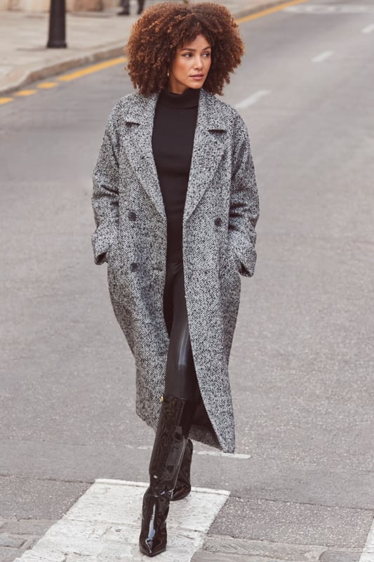 Wrap up in styleWear-forever double-breasted styleTimeless herringbone fabricStatement turn-back cuffsLongline hem to keep out the chillYou'll wear it everywhere