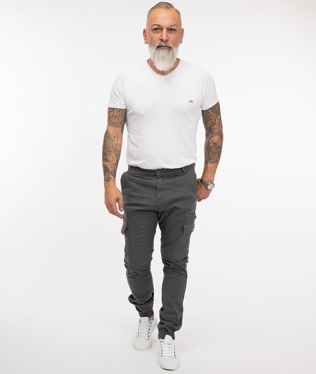 Die Chino Hosen von Rock Creek eignen sich ganz ausgezeichnet für legere Casual-Looks. Sie bieten eine angenehm weite Passform und sehen dabei auch noch richtig lässig aus. Beim gemütlichen Stadtbummel, beim Familienausflug oder in der Uni leisten die komfortablen Hosen gute Dienste. Darüber hinaus zeichnen sich die Chinos von Rock-Creek durch eine erstklassige Verarbeitung und eine hohe Qualität aus.