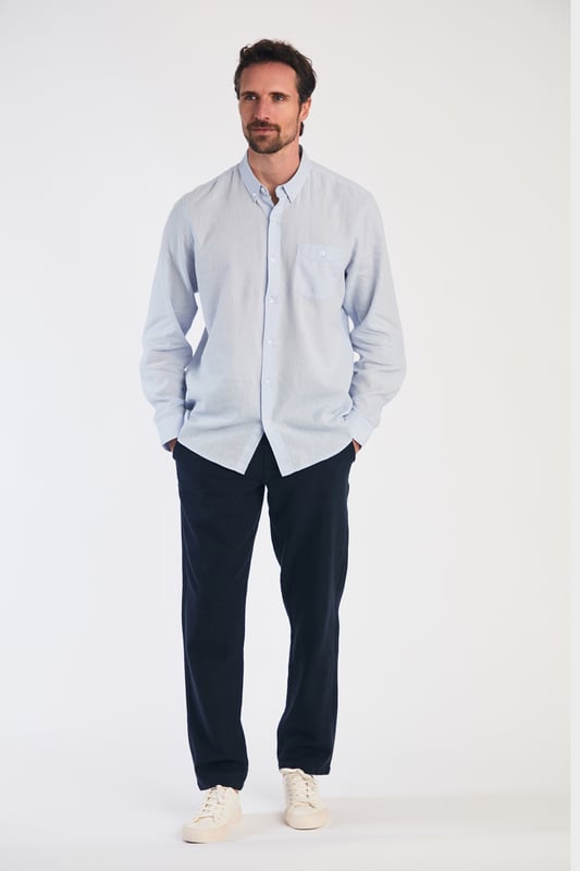 Upgrade your wardrobe with this long-sleeved linen shirt from Nines by Kensington Eastside. Made from a breathable blend of linen and cotton, this shirt features a chest pocket and button fastening. Perfect for casual and formal occasions, this machine-washable shirt is a versatile addition to any wardrobe.