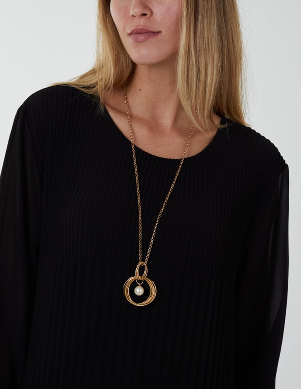 You will never lose your confidence when you step out of your house with this Long Sleeve Pleated Dress. Not only its made of fabrics that give this dress durability and elasticity, it also has a lovely loose silhouette for you to show off your figure, a v neckline that will make this dress look great with a strappy heels, a mini length that adds elegancy to this dress and makes it the perfect choice for party season or an evening out!  