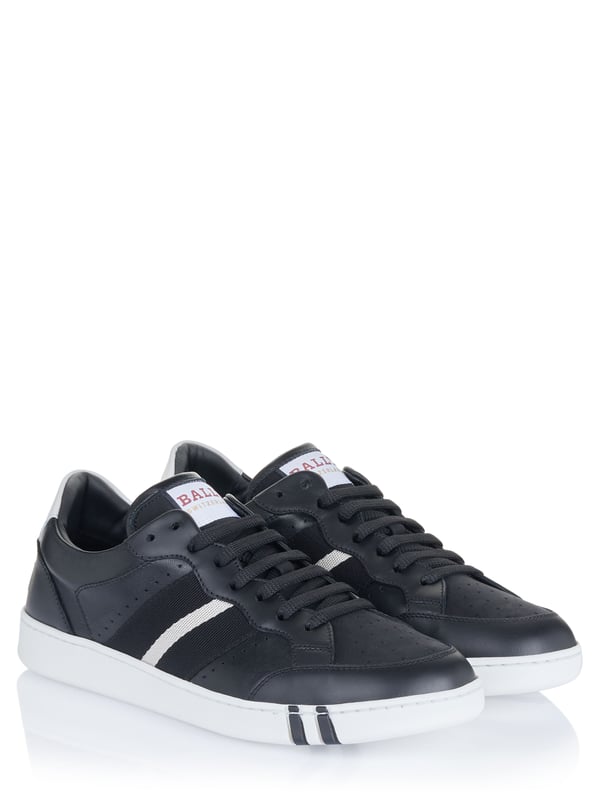 100% piel de becerro; zapatos Bally; Modelo: 59772723818 F000; Mano de obra de alta calidad; Piel suave; Cordones clásicos; Suela de goma antideslizante; gorra redonda; Detalles del logotipo de Bally.
