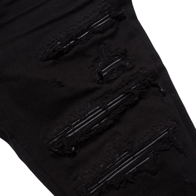 Experimenta lo ultimo en diseño moderno con nuestros Jeans. Eleva tu estilo con estos innovadores jeans que seguramente llamaran la atencion y haran una declaracion. ¡Perfecto para personas vanguardistas que buscan destacar entre la multitud y causar una impresion duradera!, Corte ceñido, 92% algodon, 6% elastomultiester, 2% elastano, Vaqueros negros Amiri, Insignia Amiri negra en relieve de la marca, Vaqueros negros