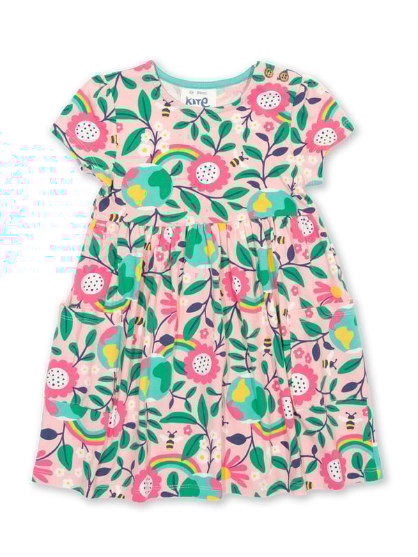 95% organic cotton 5% elastane | Proud to be certified to the Global Organic Textile Standard (GOTS) | Hello Earth all-over print | Single jersey with a little bit of stretch (180-190 gsm) | Coconut button shoulder opening (up to and including size 3 years) | Side patch pockets | Short sleeved | Round neck | Made in Turkey | Machine washable at 40 degrees, or at 30 degrees to be kinder to the planet
