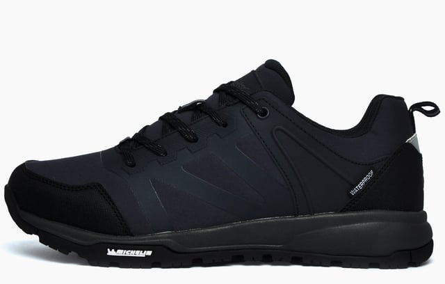 This Cotswold 5-star Kingham Low hiking trainer has superior Michelin tyre treaded grip for the most intense of muddy trails and enduring hikes. The upper is super eco-conscious so youre doing your bit for the environment to. The shoes delivers the perfect fit and feel with a hiker friendly lacing system and overlaid supports and strengthenings in all of the right places. A soft padded heel and ankle collar and a sumptuous inner footbed and lining deliver a glove like fit whilst the ultra-durable Michelin tyred outsole will deliver grip and wear way ahead of anything in its class.
 - Eco-Conscious upper 
 - Waterproof breathable membrane
 - EVA padded footbed
 - Comfy heel and ankle collar
 - Michelin tyred rubber outsole
 - Perfect fit lacing system
 - Cotswold branding