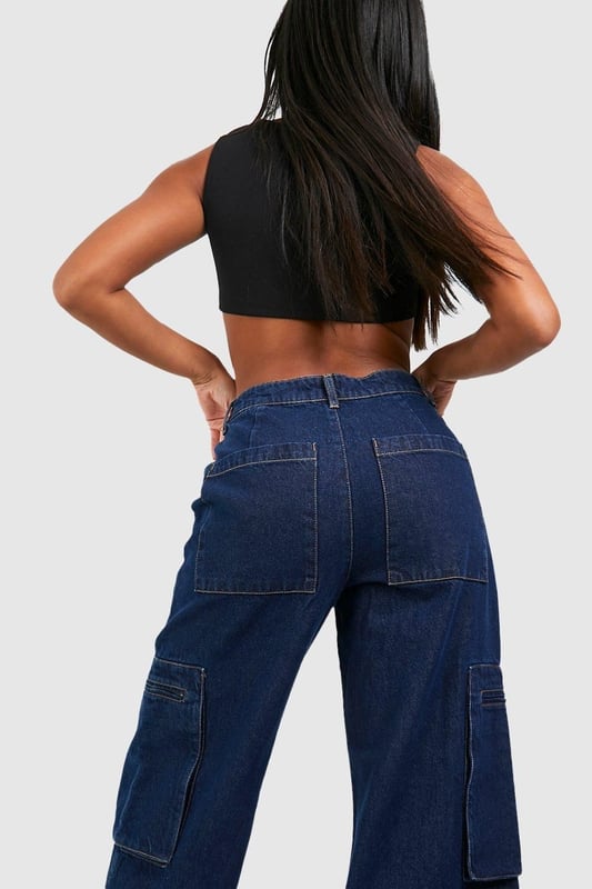 Contrast Topstitch Wide Leg Cargo Jeans Perfect for a new season update, the wide leg jean is your chance to make an effortless fashion statement when it comes to denim-led outfits. Anything but basic, our high waisted wide leg jeans are made from rigid denim, making them the perfect quality jean for day-to-day 'fits. Step out in retro-inspired wide jeans teamed with a basic white tee and oversized blazer for a look that brings vibes to all your plans. You in a wide leg... we can see it already.Style: Cargo JeanFabric: CottonModel's height: 168cm / 5'6"