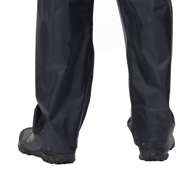Stay protected on the go with the Stormbreak Overtrousers from Regatta. They're waterproof and come with an elasticated waist and two side openings for easy wear. Pop on over your trousers.
