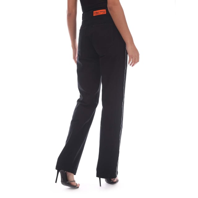 Dames Heron Preston Inside Out Chino Broek in zwart.- Elastische tailleband.- Zijzakken.- Achterzakken.- Zijstreep details.- Riemlussen.- Rechte pijp.- 100% Katoen.- Ref: HWCG004F211000