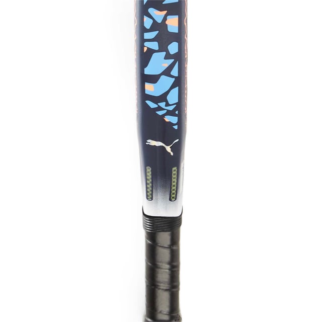 Color: New Navy Ultra Orange PUMA White Team Light Blue 01 Specifications: SolarATTACK PWR padel racket made with Power Bar technology, ideal for players looking for maximum power on the court. It features a double tubular frame in 18K carbon fiber and a graphite plate that offers maximum precision. Rope wrist strap with logoed and adjustable neoprene bracelet. Details: Grips 15-17 | Weight 360g