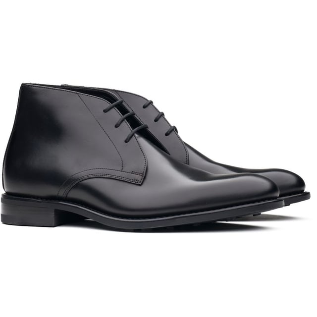 Mens black Loake eaton boots, manufactured with leather and a rubber sole. Featuring: leather insock, goodyear welted and rubber sole.