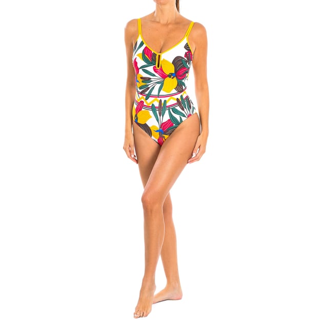 Bañador clasico de mujer.
Bañador de escote pico y copas con foam, sin aros.
Bañador con copas de foam, en escote pico con una discreta abertura en la pechera y un bonito tirante que parte en dos en la parte delantera pudiendo regular el tirante en el trasero.
Almohadillas integradas.
Tirantes fijos y regulables.
Tejido de vanguardia con un alto poder moldeador, con una alta resistencia al cloro, cremas y aceites bronceadores y excelentes propiedades de absorción de la humedad.
Forro interior.
 Composición: Exterior: 80% Poliamida, 20% Elastano; Interior: 71% Poliester, 18% Elastano, 11% Poliamida.
 Cuidados:
Lavar a mano.
No planchar ni utilizar lejía.
No secar en secadora.
No retorcer para escurrir.