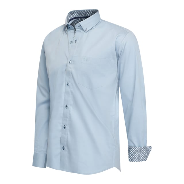 Camisa Cappuccino Italia para hombre. La camisa está hecha de algodón y elastano y tiene un corte regular. El bolsillo del pecho lleva un bonito logotipo de Cappuccino bordado.  Marca: Cappuccino ItaliaNombre del modelo: Stretch Shirt AnconaCategoría: hombreComponentes: algodón, elastanoColor: azul claro