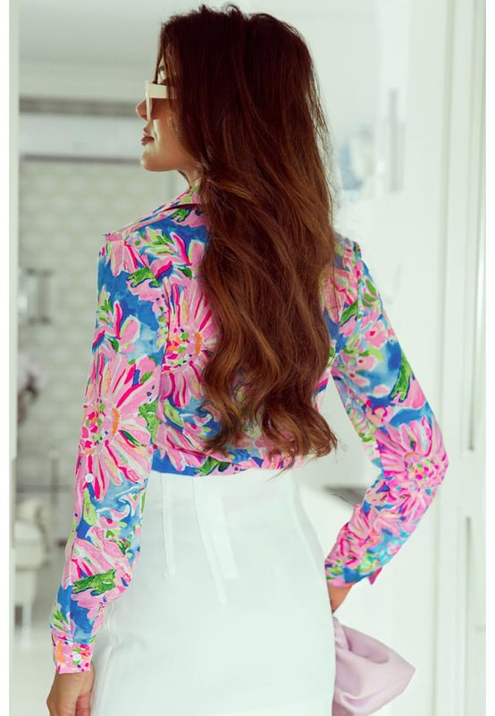 Abstract floral print
  Buttoned design
  Sheath silhouette
  Long sleeves
  Quality materials
  Versatile for any occasion