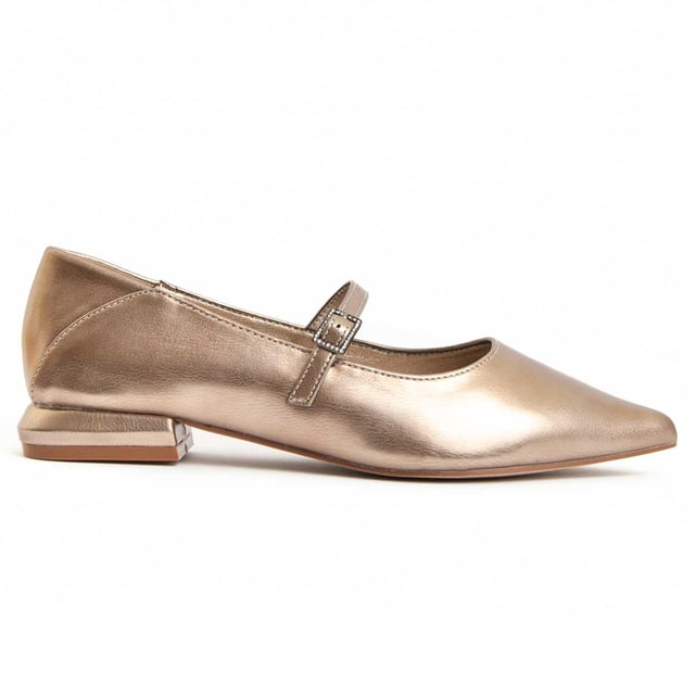 Casual ballerina voor dames. Comfortabele pasvorm. Gevoerde binnenzool van natuurlijk leer. Door andere merken voor ons merk gemaakt.