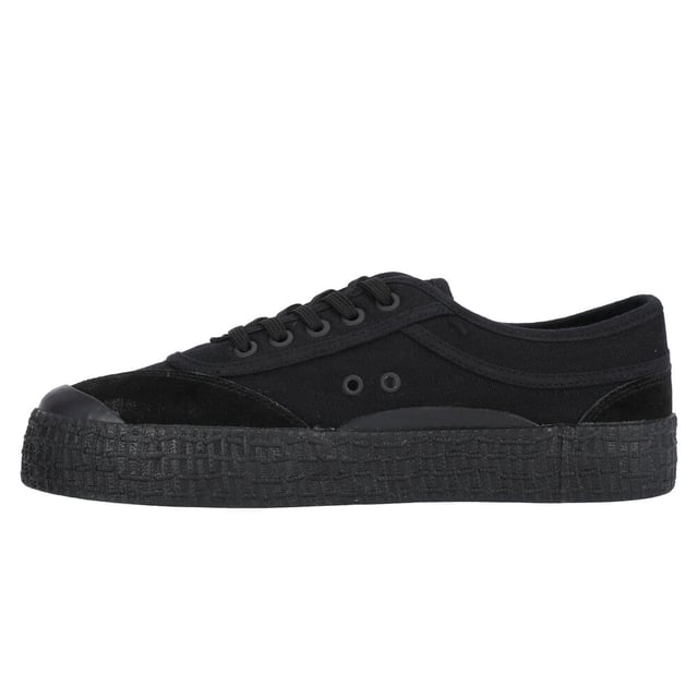 Siente el confort con cada pisada con las nuevas zapatillas de lona Retro. Ahora con una nueva suela 3,2 cm y una doble plantilla interior, las Retro combinan comodidad y moda en un solo zapato. Esta zapatilla de estilo retro utiliza ideas de los años 90 con un nuevo confort y crea un universo retro, que con sus múltiples combinaciones de colores alegra tu estilo diario.