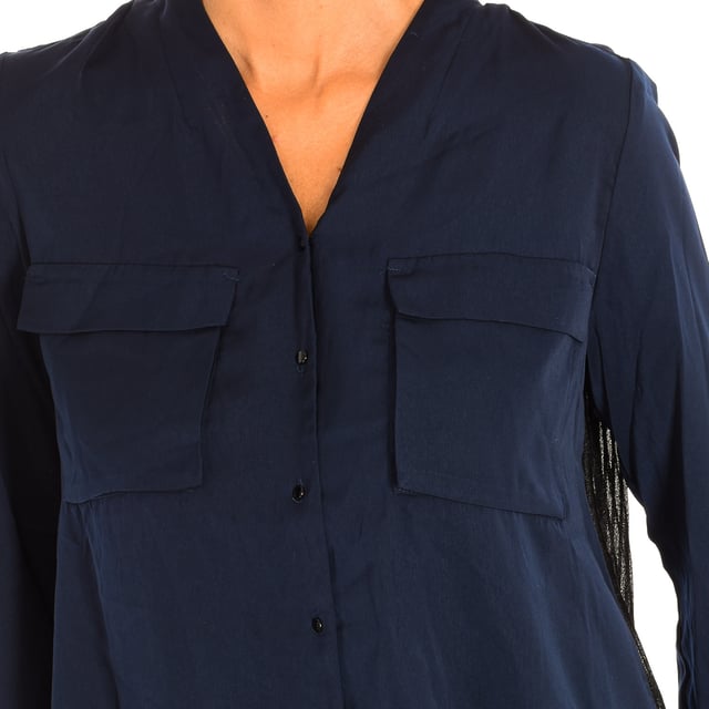 Long Sleeve Blouse Le temps des Cerises.
 Color Navy-black
 Suitable and casual for every day.
 Main button closure.
 Patch pockets with flaps on the front.
 Loose cut.
 Button closure cuffs.
 Seams seen in tone.

 Composition: 100% Polyester.

 -Machine wash at a maximum temperature of 30º.
 -Do not use a dryer.
 -Do not use bleach.
 -Iron temperature max. 110º.
 -Do not dry clean.
 Composition: 100% polyester.
 Care:
-Machine wash at a maximum temperature of 30º.
 -Do not use a dryer.
 -Does not use bleach.
 -Iron maximum temperature 110º.
 -Do not dry clean.