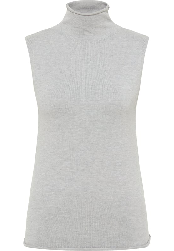 In minimalistischer Silhouette zeigt sich das klassische Stricktop von DreiMaster Klassik. Gefertigt aus einem weichen Viskosegemisch erhält die gerade, schmale Form durch den Stehkragen mit Rollkante einen modernen Twist. An warmen Sommertagen tragen wir es solo im Office ist es unter einem Blazer getragen ein stylishes Essential.  Pullunder