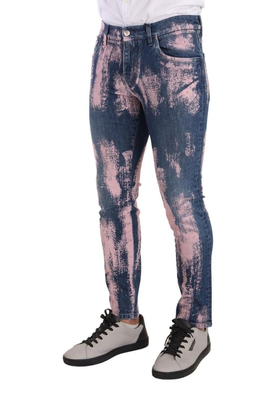 Estilo: Vaqueros ajustados.
  Color: Azul rosa Tie Dye.
  Ajuste: Skinny slim fit.
  Cierre de cremallera y boton.
  Detalles del logotipo.
  Fabricado en Italia.
  Material: 98% algodon 2% elastano.
