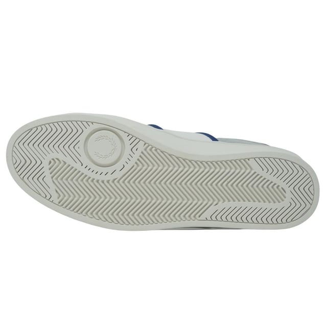 Fred Perry Spencer Suede Tipping Zapatillas de deporte grises para hombre. Fred Perry Spencer Suede Tipping Zapatillas de deporte grises para hombre. Estilo: B9156 681. Logotipo de la marca en la lengua. Zapatillas con cierre de encaje. Insignia de la marca en el lateral del zapato.
