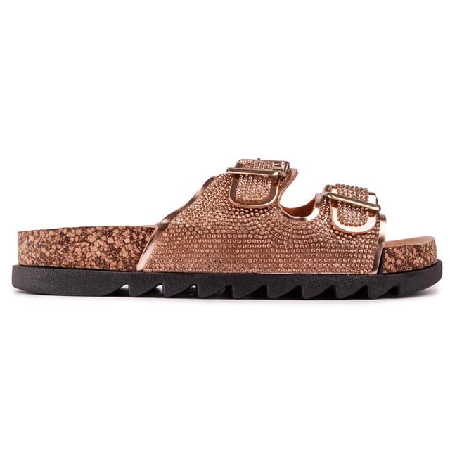 Ponte estos elegantes. Sandalias con plantilla brillante Cat de Solesister para darle el toque perfecto y reluciente de verano. Con dos correas con hebillas y hermosos adornos de pedrería. una suela con aspecto de corcho. Suela exterior estriada y plantilla moldeada para sentirse bien para mayor comodidad. Estas sandalias agregarán sofisticación. glamour sin esfuerzo para tus atuendos ventosos.