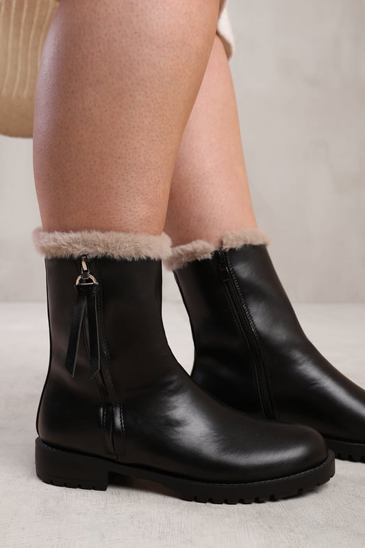 Womens boots with fur trim discount