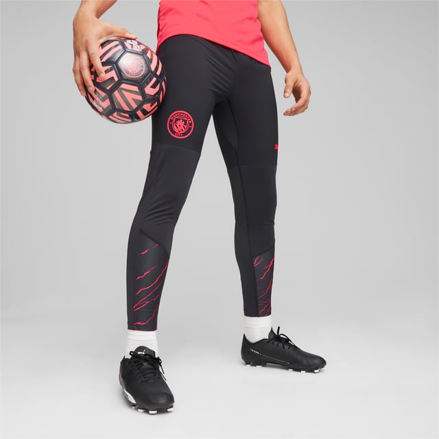 PRODUCT STORY: Calling all cityzens! Now you can show your support for Manchester City on and off the pitch. These pro pants come in the team colours feature dryCELL tech to wick away sweat as you exercise so you can give 100% in every training session. FEATURES & BENEFITS: Made with at least 20% recycled material as a step toward a better future; dryCELL: Performance technology designed to wick moisture from the body and keep you free of sweat during exercise. DETAILS: Slim fit; Elastic waistband; Official team crest; Single jersey and dobby fabric.