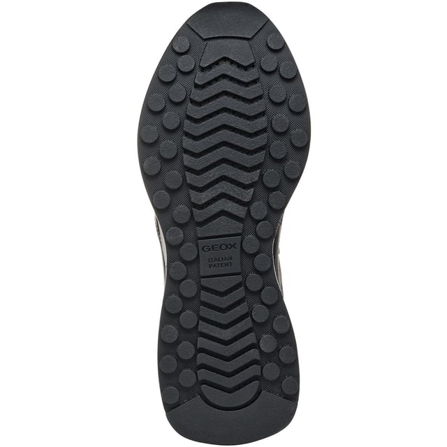 Amabel ist ein Low-Cut-Sneaker im Retro-Laufschuh-Stil mit viel modernem Charme. Gefertigt aus Metallic-Leder und einem perlglänzenden Material mit Ledereffekt, ist er ideal, um sportlich-schicken Charme in den Alltag zu bringen.