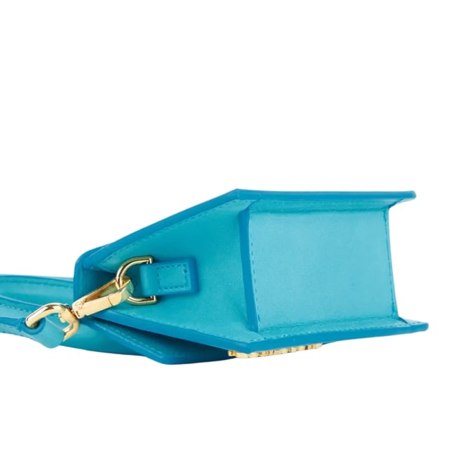 This Bag from Jacquemus is the perfect accessory for those who want to add a classic touch to their everyday look, Jacquemus Blue Bag, Clasp Closure, Made In Italy, 100% Leather, Plain Turquoise Coloured Bag, The Chiquito Bag, Mini Bag