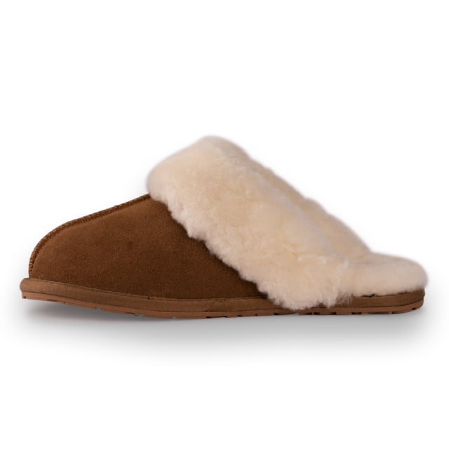 DETAILS





Uiterst comfortabele slipper

Zachte, echte Australische schapenwollen voering
Volledig lederen suède bovenzijde met Australische schapenvacht binnenzool
Duurzaam gewonnen en milieuvriendelijk verwerkt
Unisex pantoffel van schapenvacht - de perfecte accessoire voor thuis
Zachte rubberen zool - zeer duurzaam en lichtgewicht
Stevige wolvacht voor superieure warmte
100% gloednieuw en van hoge kwaliteit, wordt geleverd in een gemerkte doos, geschikt om cadeau te geven