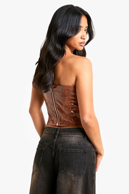 Petite Croc Look Faux Leather Bandeau Corset Top Gain some serious style points this season in this petite top. Cut shorter to ensure the perfect fit, our tops for petite women are designed for queens 5'3'' and below. From petite t-shirts to petite blouses, we've got all the new-season styles you need in your wardrobe. Feeling casual? Dress it down with a pair of straight leg jeans and chunky trainers. If out out is more your vibe, team with some distressed hem shorts and killer heels for a major style statement. Style: CorsetFabric: PUNeckline: Bandeau