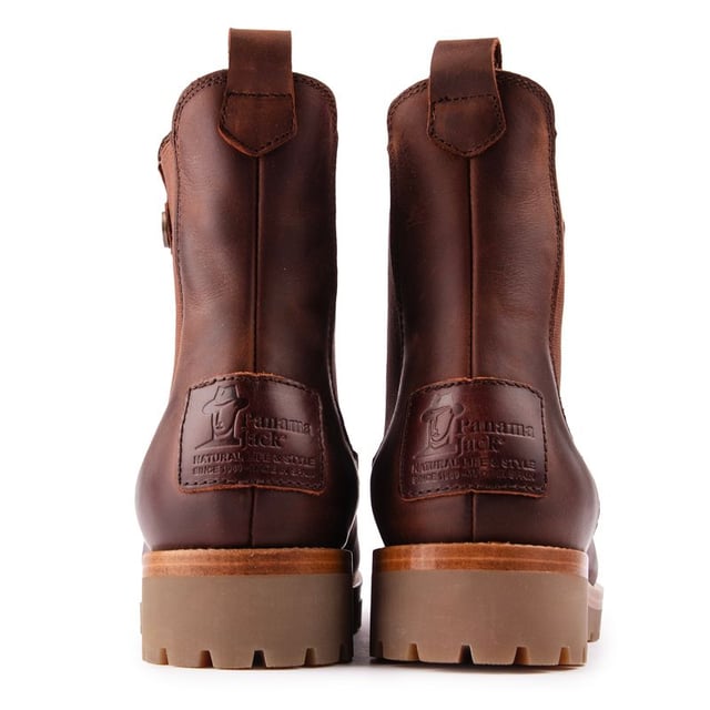 Treten Sie stilvoll aus und seien Sie bereit für die wechselnde Jahreszeit mit Nachhaltigkeit im Sinn, mit diesen Francesca Igloo Boots von Panama Jack. Diese lässige Chelsea Boot kommt in wasserdichtem Leder und ist warm gefüttert für zusätzlichen Komfort und gemütlich. Die dicke, robuste Sohle und der markengeschützte Metallknopf vervollständigen diese vielseitige Klammer.