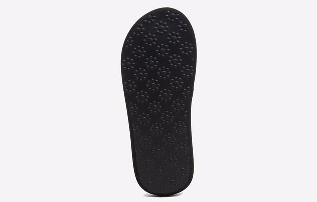 Sandalias negras Rocket Dog Sunset para mujer, confeccionadas en textil y suela de goma. Cuentan con tiras acolchadas, tira de la puntera suave y plantilla acolchada.