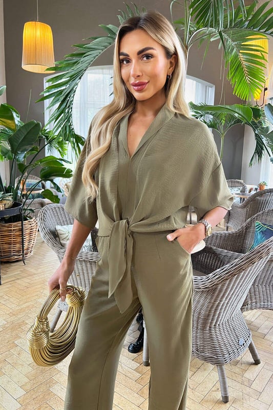 This Khaki V-Neck Collar Tie Front Shirt, is so cute for a relaxed fit
day time look with some jeans and sandals. For a more dressed up look
pair with some statement earrings, black leathers and heels ready for
a glam night out.

Model wears: UK 8/ EU 36/ US 4
Model's height: 165cm/ 5'5"
Approx length from centre back to hem: 56cm
Fabric composition: 100% Polyester
Colour: KHAKI

*print position may vary*