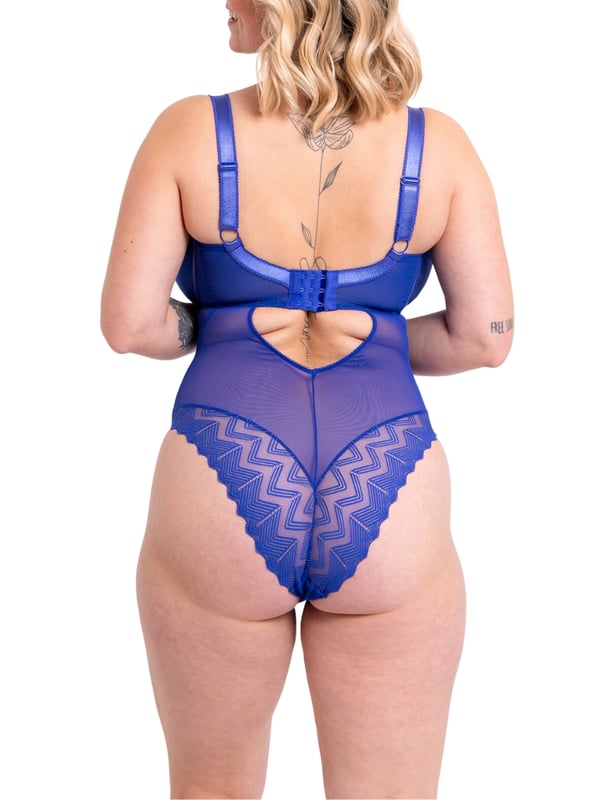 Curvy Kate Wild One Bodysuit. Underwired non padded bodysuit with balcony shaped cups,  a geometric patterened stretch lace for flexibility of fit and a cotton lined gusset with hook & eye closure. The product is recommended for hand wash only.