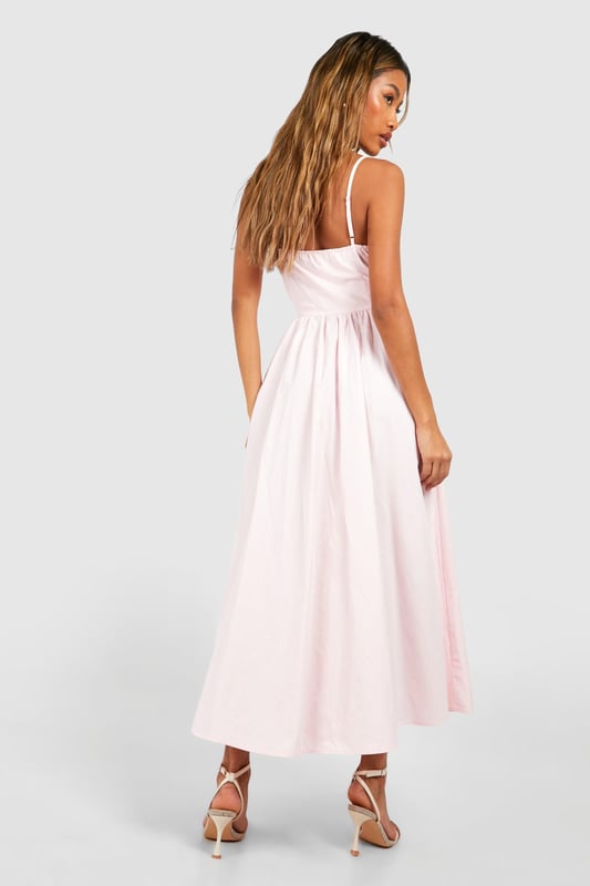 Sweetheart neckline for a feminine touch
        Adjustable spaghetti straps for a customised fit
        Fitted bodice with ruched detailing
        Flowy midi-length skirt for effortless movement
        Versatile design suitable for various casual occasions
    
    This charming midi dress from Boohoo is the perfect addition to your summer wardrobe. The sweetheart neckline and ruched bodice create a flattering silhouette, while the flowy skirt adds a touch of romance to your look. Style it with strappy sandals and a woven bag for a laid-back daytime ensemble, or dress it up with wedges and statement earrings for a garden party. The adjustable straps ensure a comfortable fit, making it ideal for long days out or family gatherings. This dress embodies the carefree spirit of summer, allowing you to look effortlessly chic whether you're brunching with friends or attending a casual outdoor event. Its versatility makes it a wardrobe staple that you'll reach for time and time again.