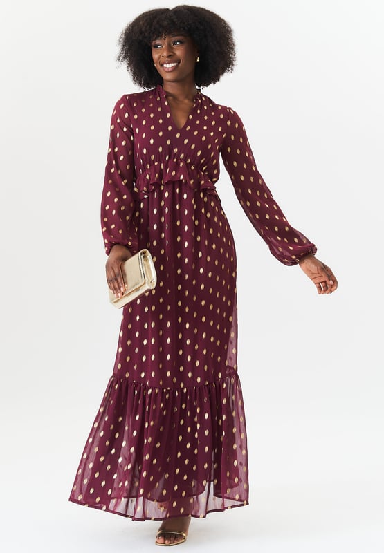 Verwandeln Sie Ihre Garderobe mit unserem atemberaubenden Foil Print Ruffle Midi Dress. Der luxuriöse Folienprint verleiht diesem eleganten Midikleid einen Hauch von Glamour, während die Rüschendetails einen verspielten und femininen Touch verleihen. Dieses Kleid ist perfekt für jeden Anlass und gibt Ihnen ein sicheres und modisches Gefühl.