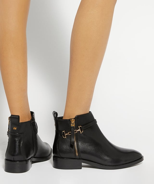 Crafted from soft leather and featuring a distinctive metal buckle detail, our Parklyn ankle boots combines style with practicality. Designed to be worn on repeat,this style showcases a round toe for added comfort and a convenient pull tab for easy on and off.